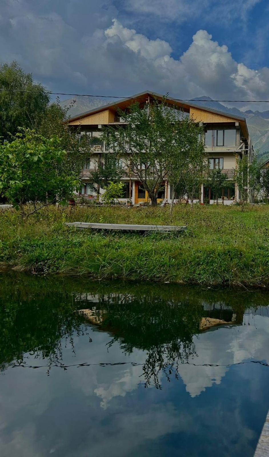 Beko'S Garden Inn Mestia Eksteriør billede
